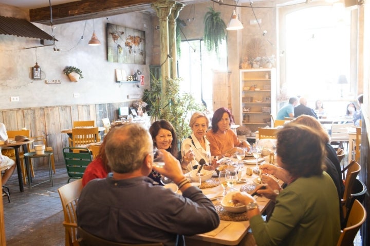 Un restaurante amplio, céntrico y bonito, decorado con muy buen gusto.