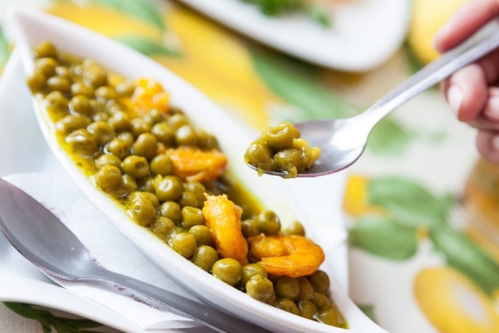 Los guisantes con langostinos, otra de las especialidades de la casa. Foto: Alberto Criado.