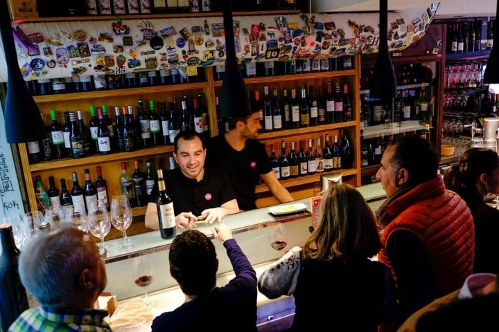 La barra de 'Cuzco', un clásico del tapeo charro. Foto: Félix Corchado