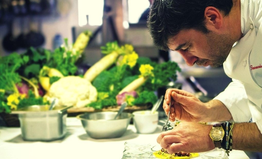 Fernando del Cerro en su cocina. Foto: Archivo AARAG.