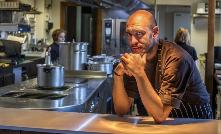 Luis Alberto en la cocina de Lera. Foto: Alfredo Cáliz.