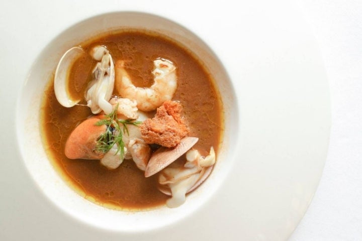 Sopa de pescado del restaurante Arraunlari Berri, en Hondarribia, Guipúzcoa.