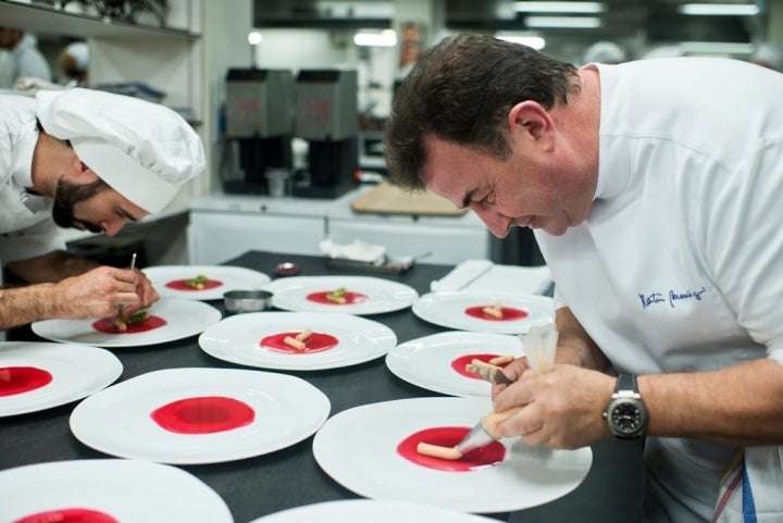 El cocinero vasco reconoce ser muy 'disfrutón' cuando sale a comer fuera. Foto: Sofía Moro