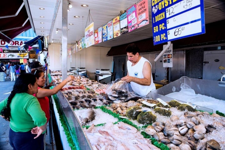 Pescado fresco en The Wharf. Foto: Facebook.