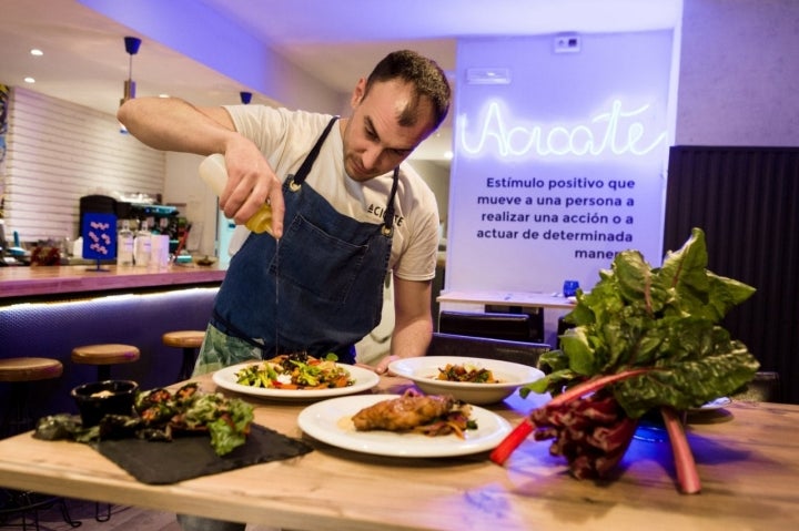 Acelgas de colores: Dioni Leache, chef del restaurante 'Acicate'