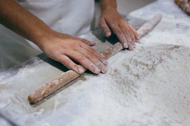 Cada día producen dos tortas de 80 kilos cada una.