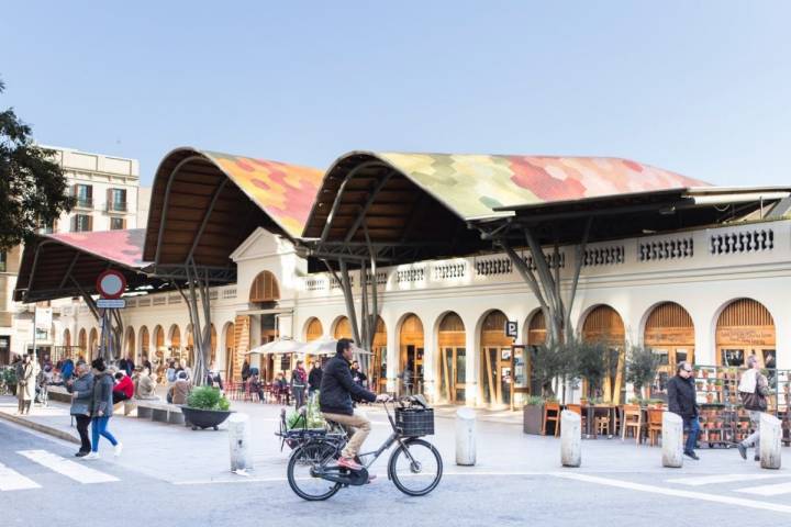 El Mercado de Santa Caterina, con su tejado colorista y ondulado.