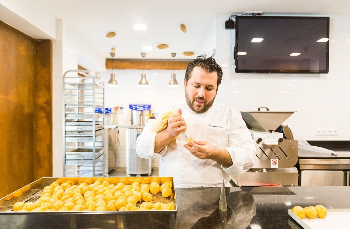 Ricardo Vélez reconoce volverse loco por los buñuelos.