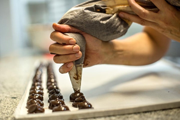 En la fábrica de chocolates Mendaro, en Guipúzcoa.