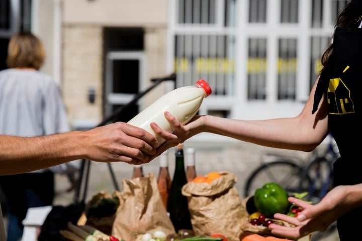 Contacto entre productores y consumidores sin intermediarios. Foto: ¡La Colmena Dice Que Sí!