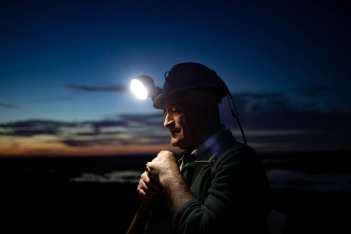 retrato pescador noche corral chipiona