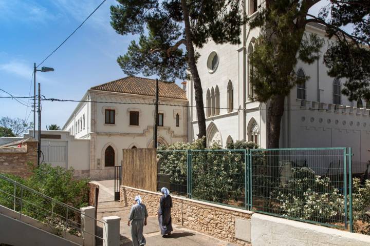 El convento se encuentra en medio de la huerta de Godella, a solo diez minutos de la ciudad de Valencia.