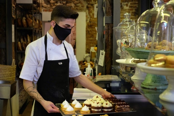 Dulces internacionales en Santa Eulalia: pastelería (apertura)