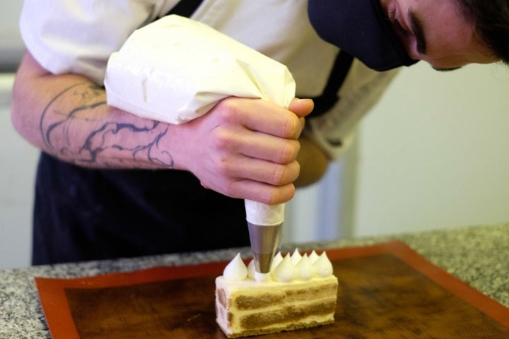 Dulces internacionales en Santa Eulalia: elaboración del tiramisú