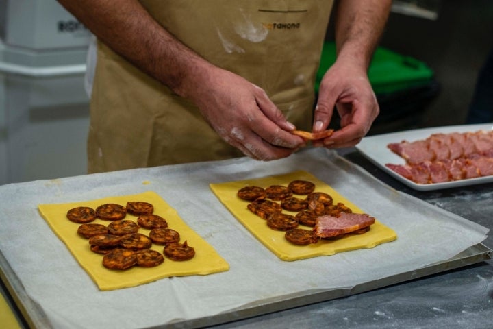 Hornazo de Salamanca: colocando el relleno