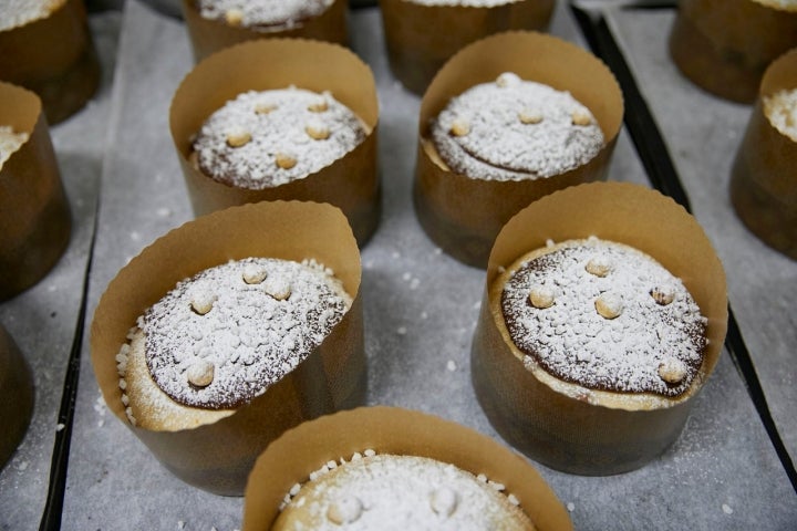 El 'panettone' de chocolate está listo para ser horneado.