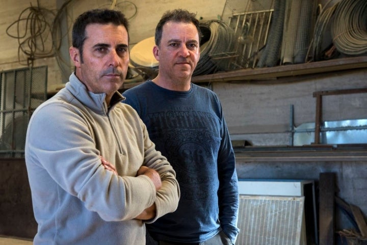 Los hermanos Luis y Manuel Gahete, productores de pistachos pioneros en España.