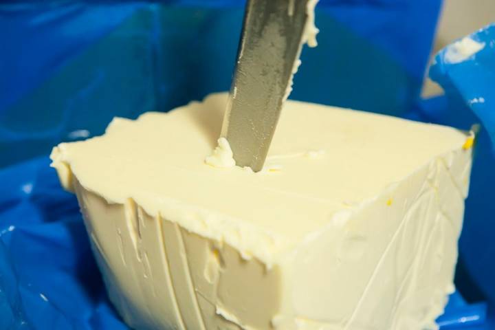 La calidad de la mantequilla es uno de los productos determinantes del sobao artesano.