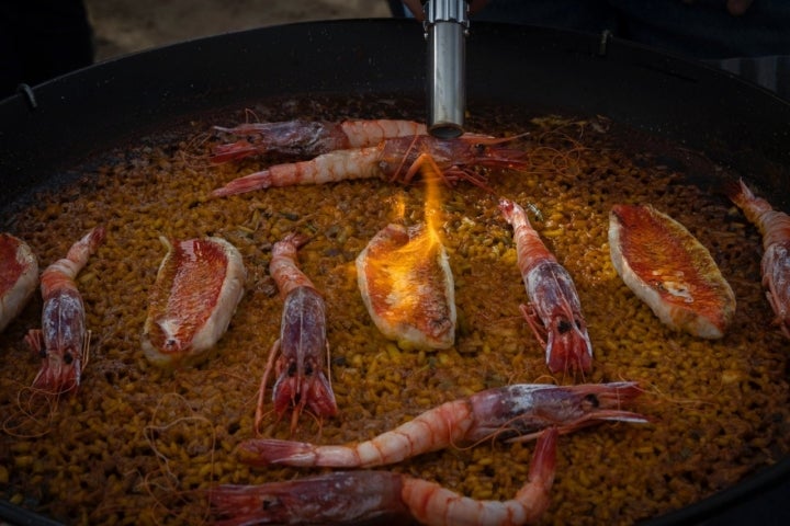 Arroz con gambas y salmonete