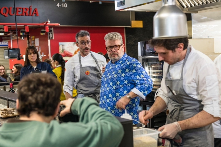Alberto Chicote en El Puesto Guía Repsol del Mercado Vallehermoso.