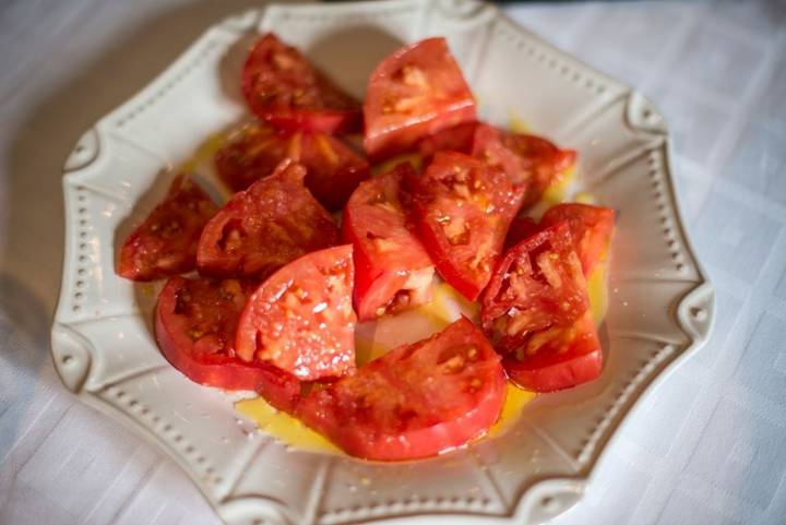 Tomate con sabor intenso a tomate sin químicos ni sesión de nevera que valga.