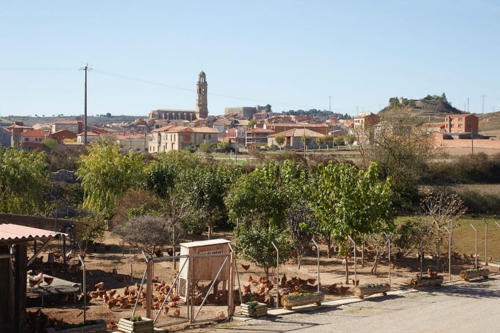 La granja con Calaf al fondo.