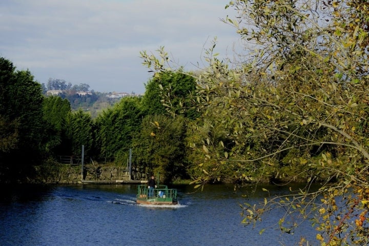 Barcaza río