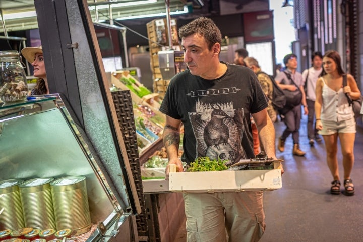 La Boqueria con Arnau Muñío (Barcelona) Arnau con cesta