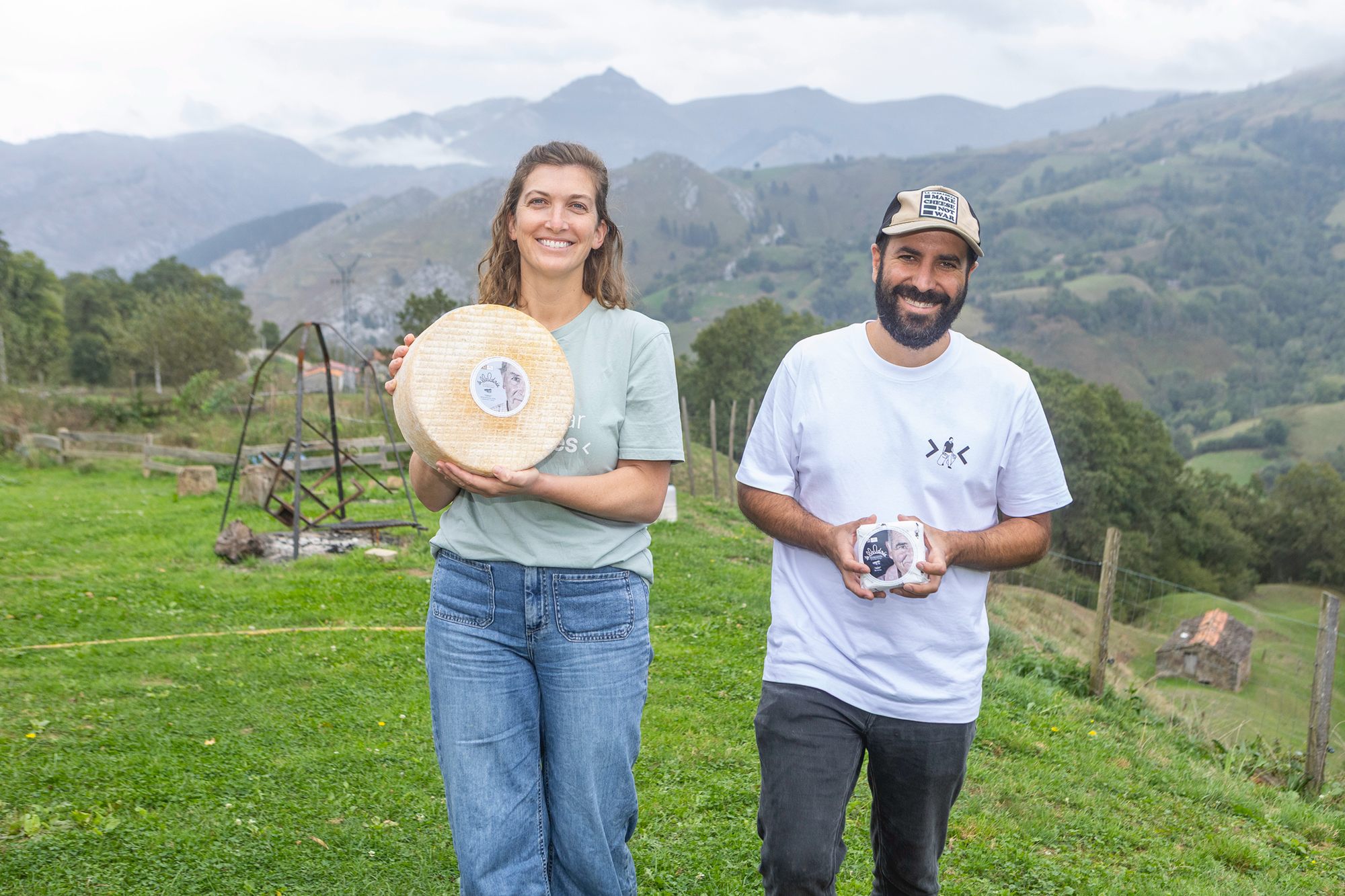 Sarah Hart y Aitor Lobato, propietarios de la quesería.