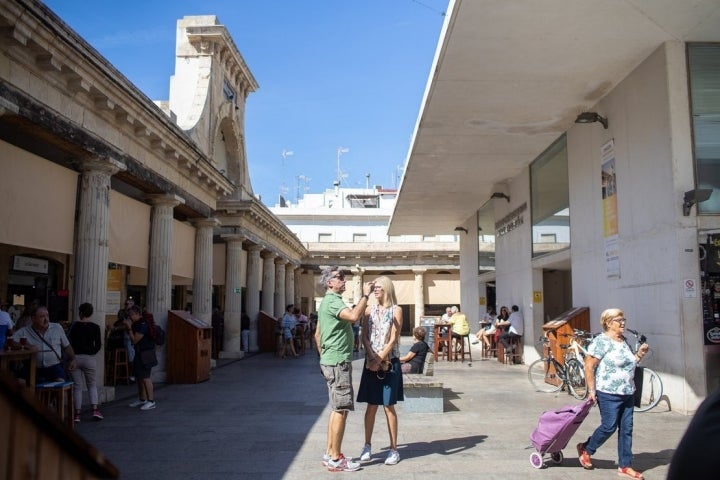 Contraste de los dos estilos arquitectónicos del mercado.