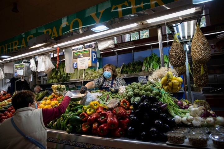 Además de caracoles, el puesto Paco y Tere tiene unas verduras fantásticas.