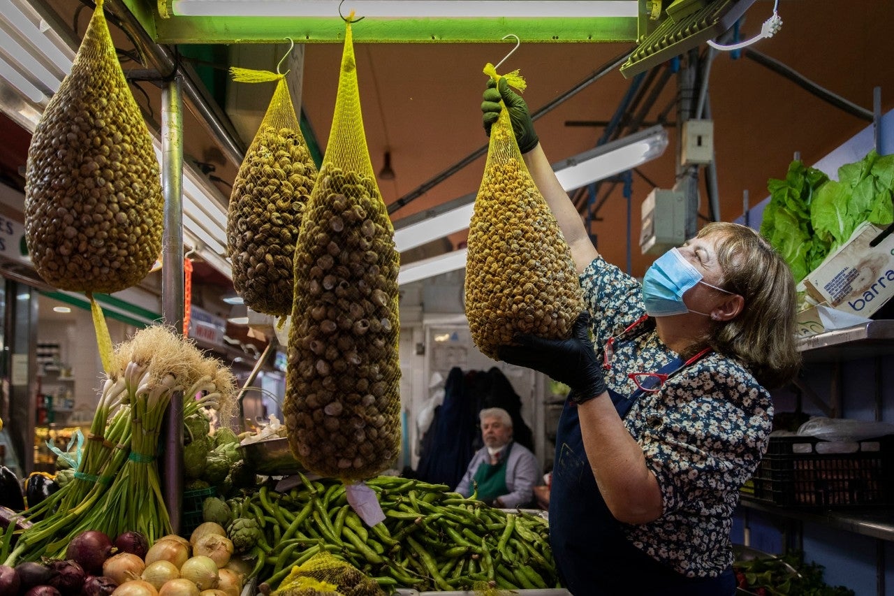 Entre puestos de caracoles, carne de potro y 'titaina' valenciana