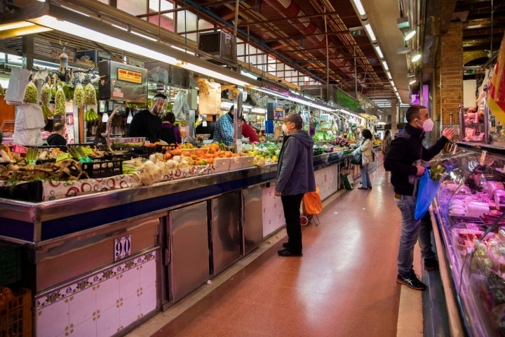 Este popular mercado se abrió en el año 1958, aunque los primeros puestos de venta ambulante se datan en 1833.