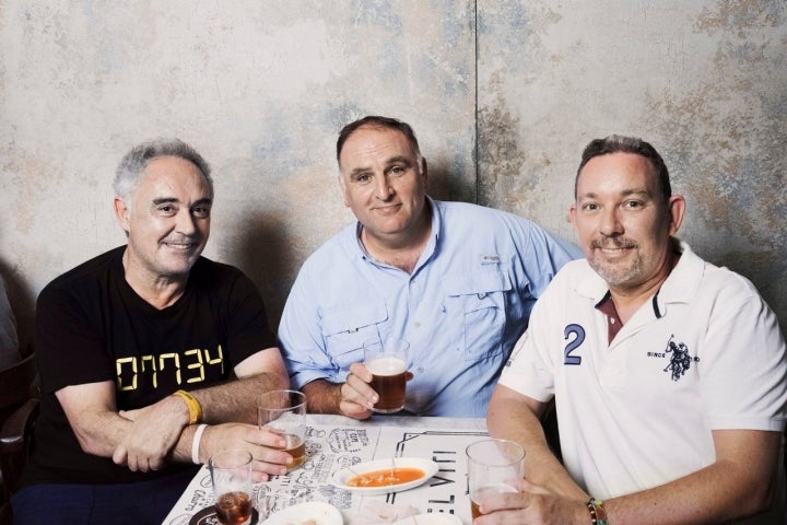 De izquierda a derecha, Ferrán Adriá,  José Andrés y Albert Adriá, los tres impulsores del Mercado Little Spain. Foto: Mercado Little Spain.