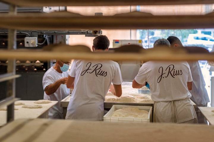 Obrador 'J. Rius' (Vilafranca del Penedés): trabajadores en el obrador