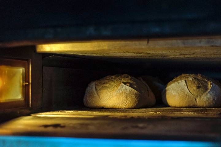 Obrador 'J. Rius' (Vilafranca del Penedés): pan payés en el horno