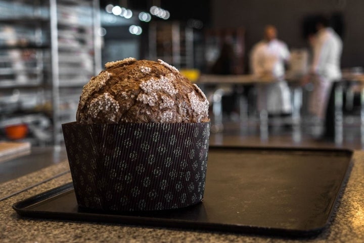 Cuesta contenerse ante un panettone que dice ¡cómeme!