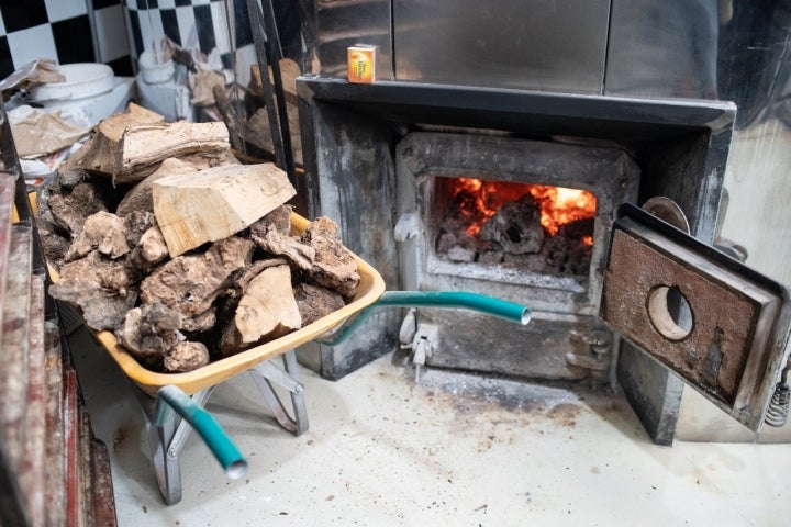 El secreto del pan de 'Artesa' se encuentra en el horno de leña.