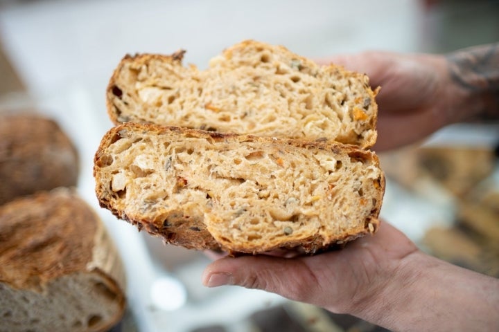 Aquí se puede degustar, por ejemlo, pan de tomates de Conil.