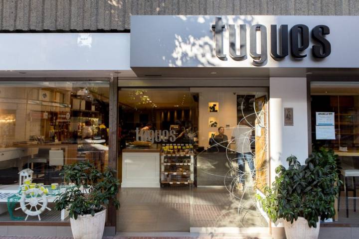 Pastelería y obrador Tugues (Lleida): fachada en la Avenida Alcalde Rovira Roure