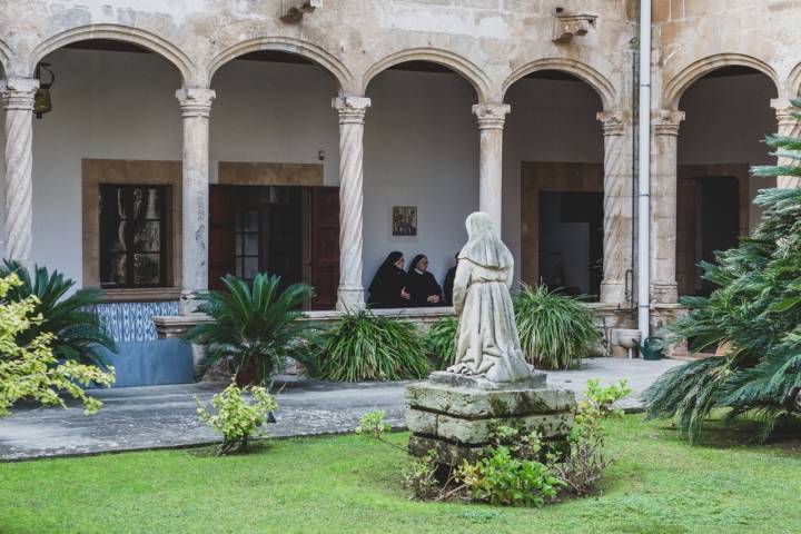 Convento de Santa María Magdalena. Pastelerías de Palma (patio del convento)