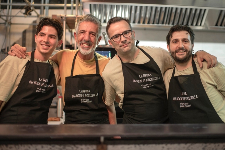 Pepe Solla junto a su equipo.