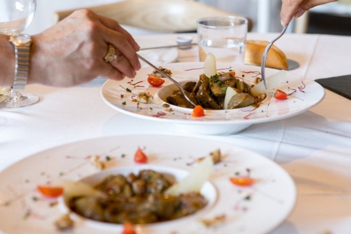 DOP Pera de Lleida: timbal de pera, alcachofa y 'xipionets' (sepias pequeñas conocidas también como 'almendritas').