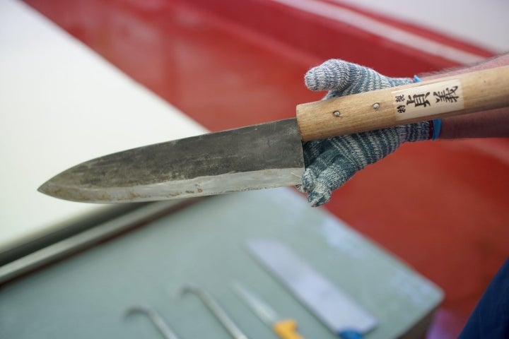 El cuchillo japonés, listo ya para el ronqueo.