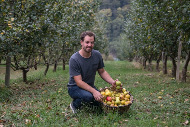 Joseba Lasa, copropietario junto a su hermano Mikel, de la sidrería Isastegi en Tolosa (Gipuzkoa).