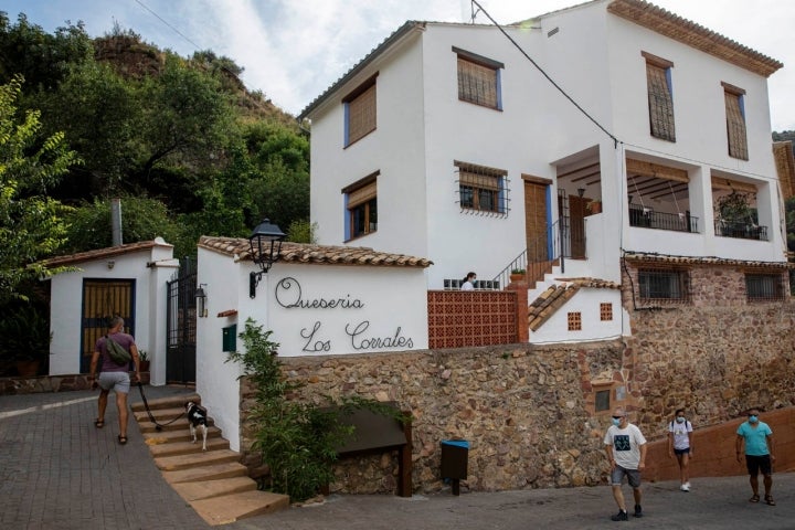 Vista de la fachada de la quesería los Corrales.