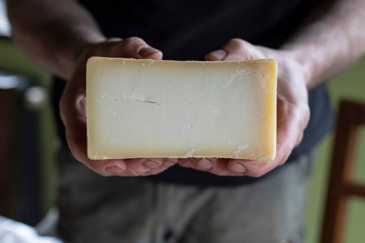 El queso ahumado con madera de haya, irresistible.