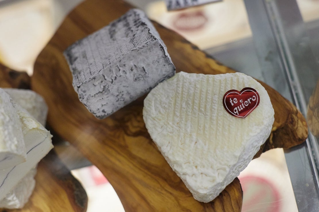 En España El Sabor Que Queda Luego De Comer Algo Quesos y besos: Quesería artesanal en Guarromán, Jaén | Guía Repsol | Guía  Repsol