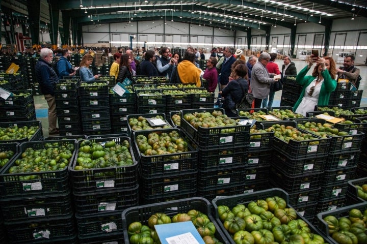 Aquí se subastan productos de 1.800 agricultores cooperativistas.