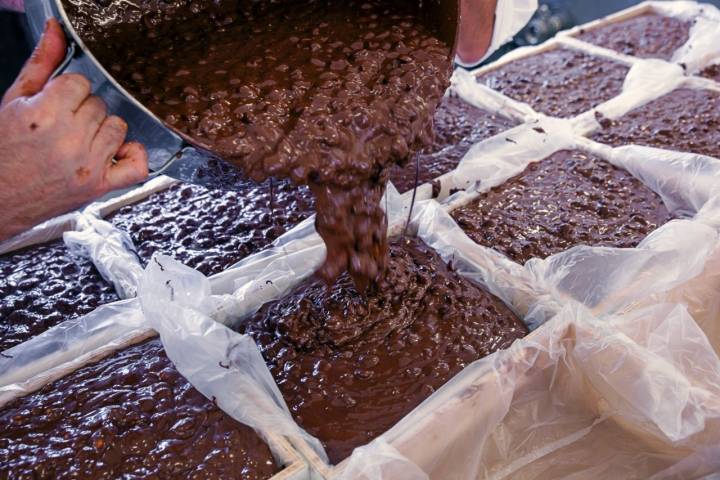 Turrones Gorrotxategi: Las almendras y el chocolate ya mezclados